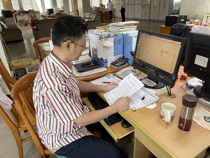 市新華書店公司黨員閱讀廉潔家書.jpg